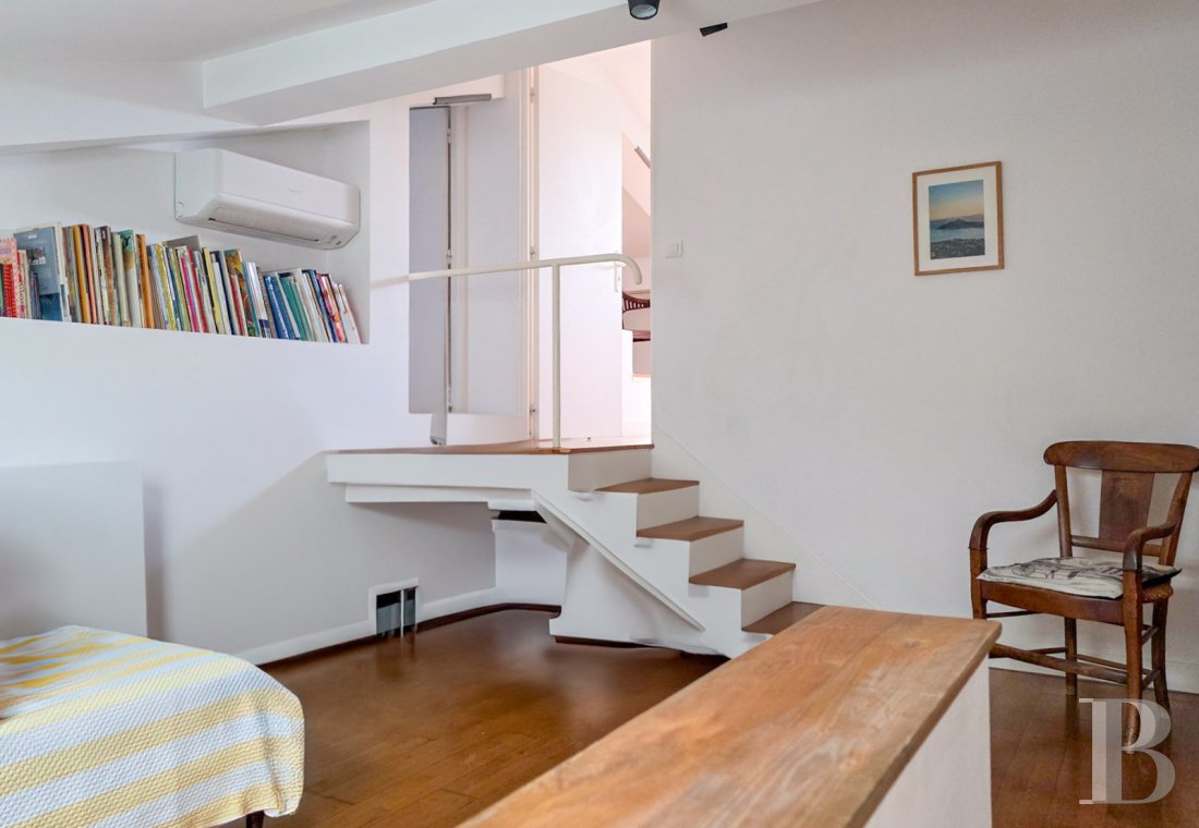 A family home built on the foundations of an ancient fortress in Agay harbour, Saint-Raphaël - photo  n°15